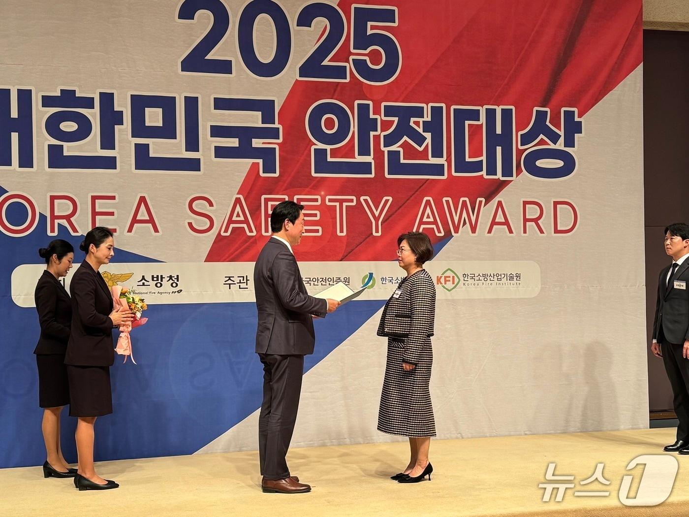 본문 이미지 - 2025 대한민국 안전대상 시상식 모습.