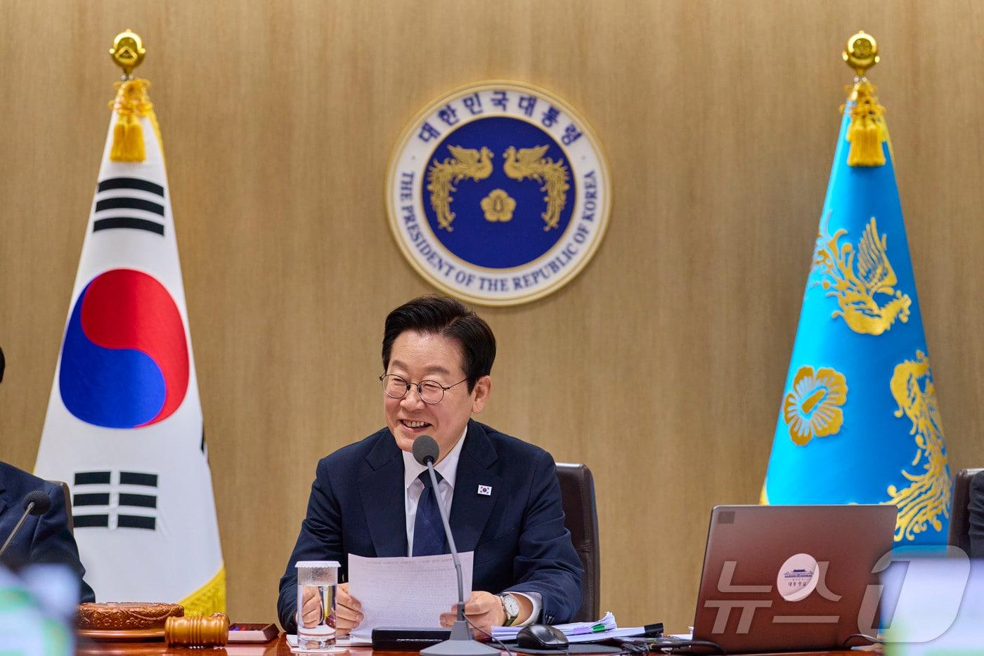 이재명 대통령이 4일 서울 용산 대통령실 청사에서 열린 국무회의에서 발언을 하고 있다. &#40;대통령실 제공. 재판매 및 DB 금지&#41; 2025.11.4/뉴스1 ⓒ News1 이재명 기자