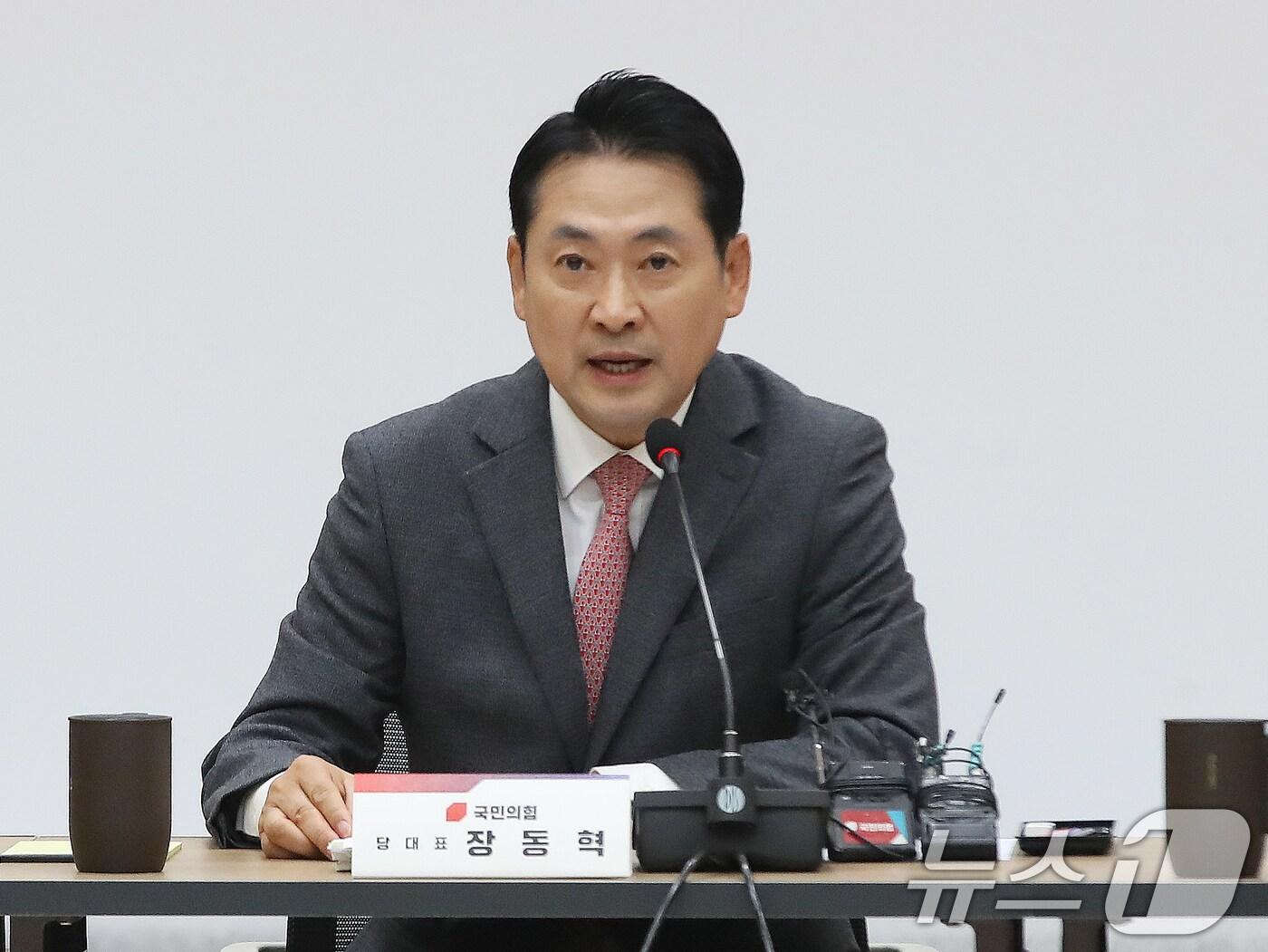 본문 이미지 - 장동혁 국민의힘 대표가 전날&#40;4일&#41; 오후 경남 창원 의창구 경남도청에서 열린 국민의힘 부산·울산·경남 지역민생 예산정책협의회에서 발언하고 있다. 2025.11.4/뉴스1 ⓒ News1 윤일지 기자