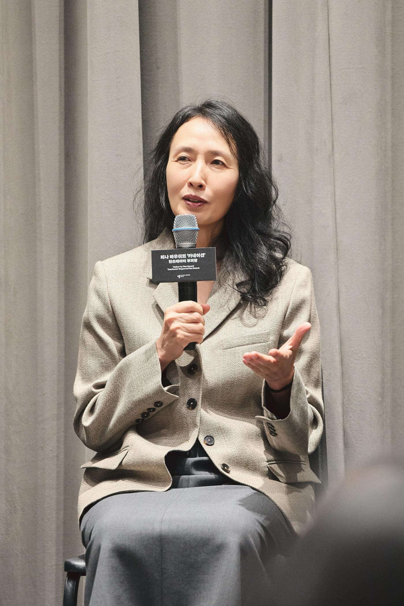 본문 이미지 - 피나 바우쉬의 &#39;카네이션&#39; 간담회에서 김나영&#40;LG아트센터 제공&#41;