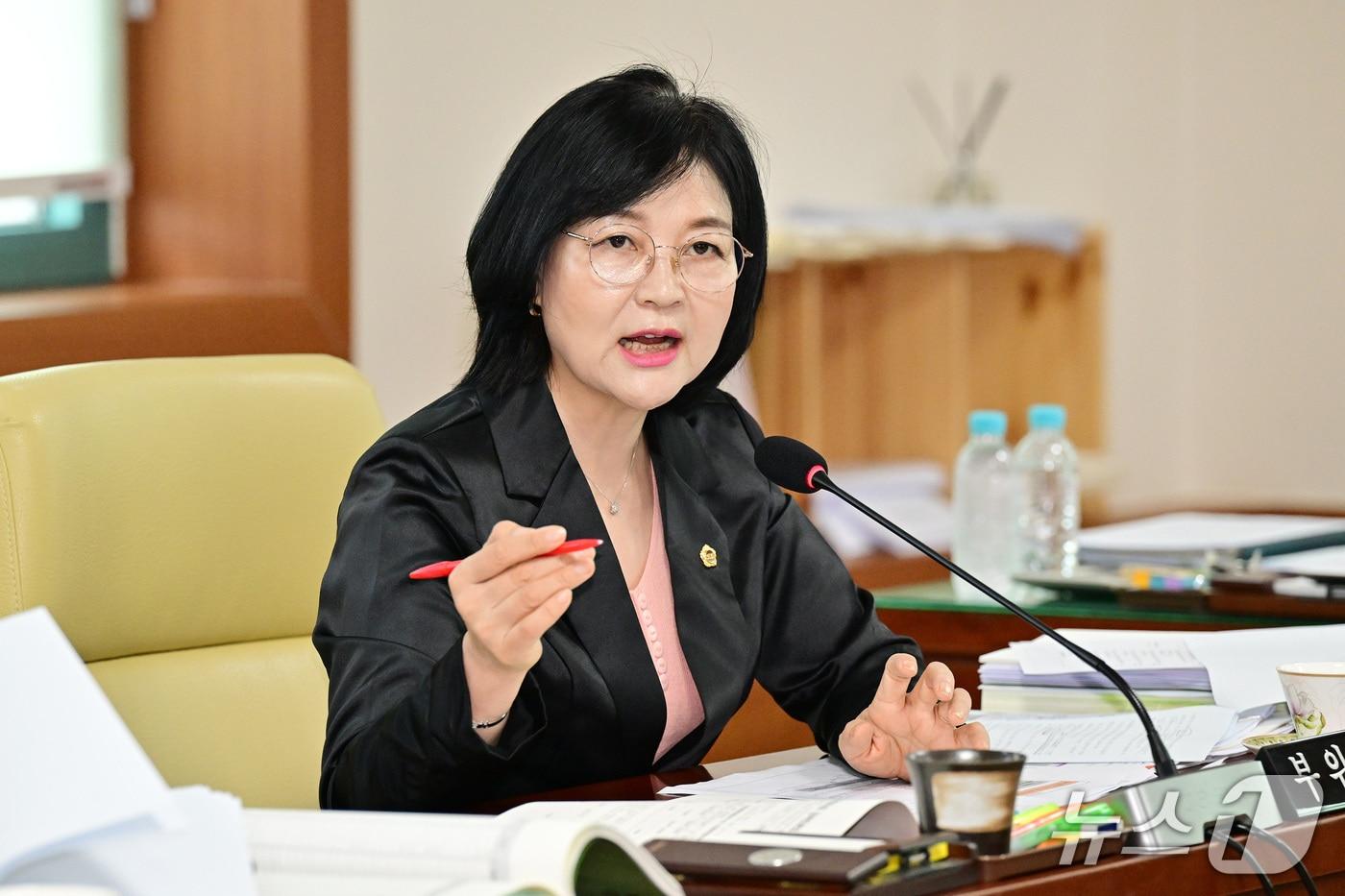 질의하는 울산시의회 천미경 의원 <자료사진> (울산시의회 제공. 재판매 및 DB금지)/뉴스1