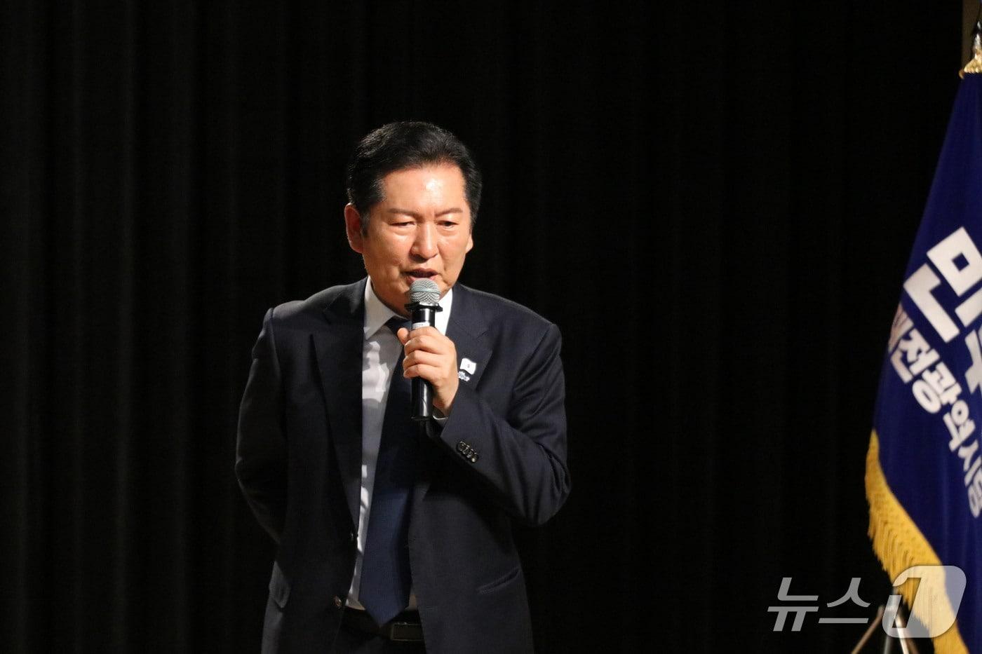 민주당 정청래 대표가 4일 오후 한남대에서 대전과 세종 시당 당원들을 대상으로 특강을 하고 있다. (대전시당 제공) /뉴스1