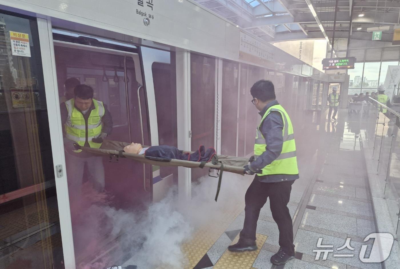 2025년 하반기 경기 창의 안전 대상을 수상한 지하철 역사 화재 대비 소방 훈련 사례. (경기도소방재난본부 제공. 재판매 및 DB 금지) 2025.11.4/뉴스1