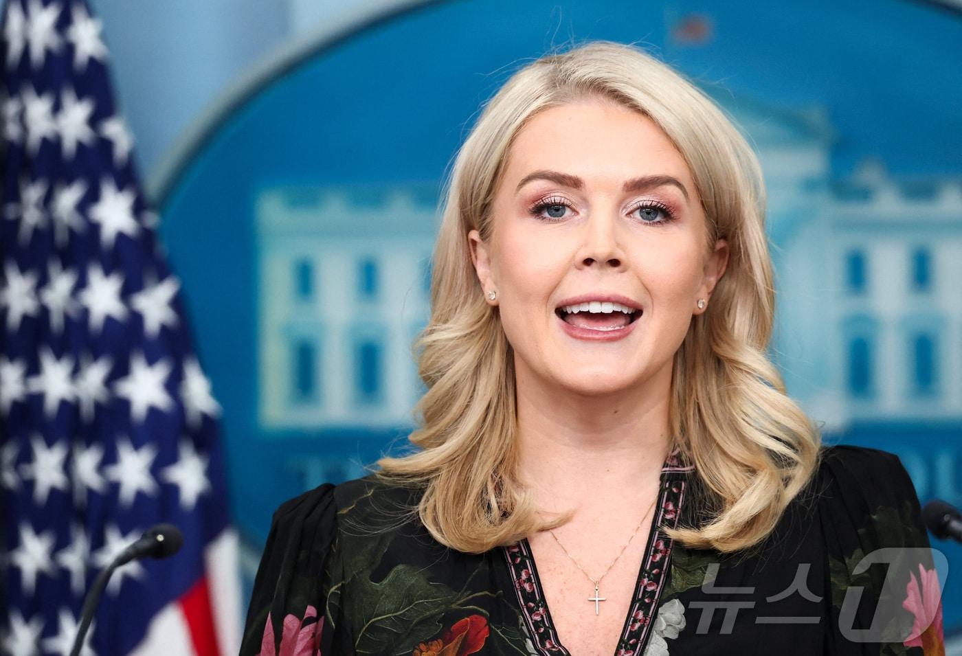 캐롤라인 레빗 백악관 대변인이 4일&#40;현지시가&#41; 워싱턴DC 백악관에서 정례 브리핑을 진행하고 있다. 2025.11.04. ⓒ 로이터=뉴스1 ⓒ News1 류정민 특파원
