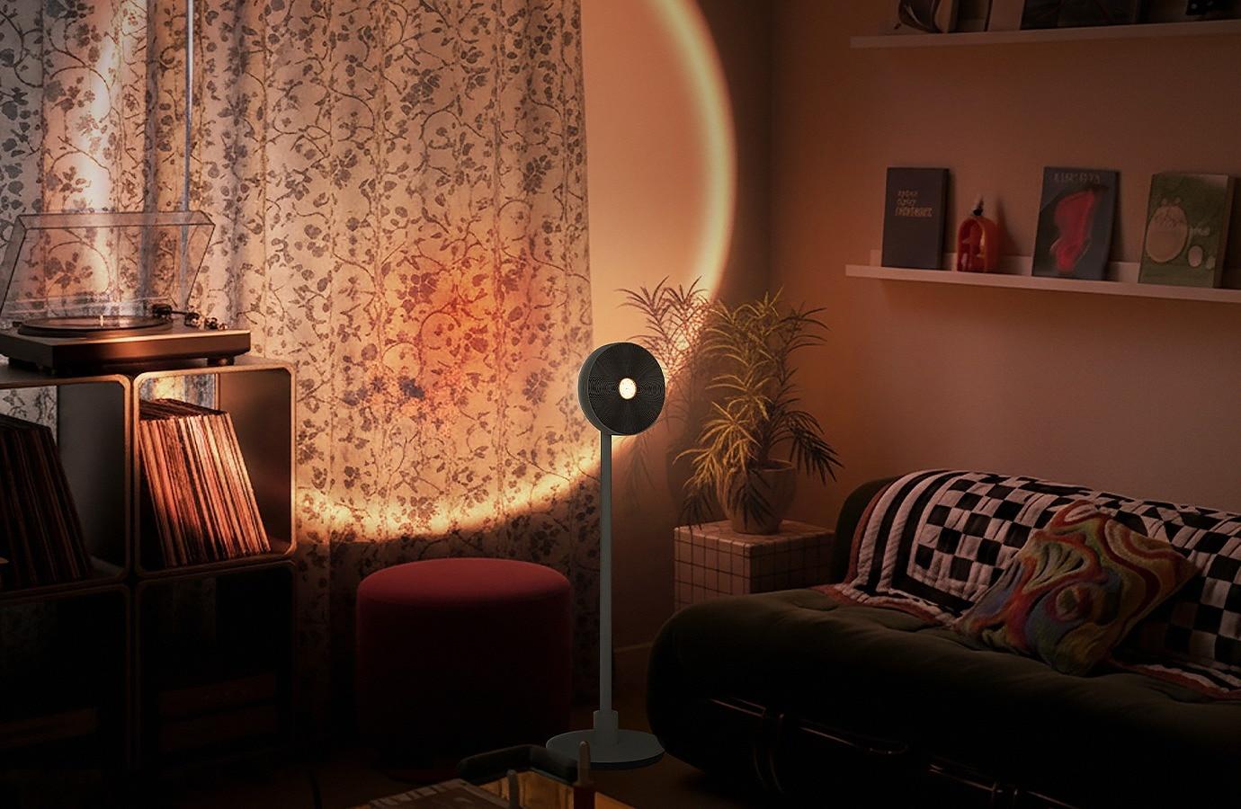 본문 이미지 - LG 무드메이트는 빔프로젝터, 인테리어 조명, 블루투스 스피커 역할을 모두 수행하는 신개념 프로젝터다&#40;LG전자 제공&#41;. ⓒ 뉴스1