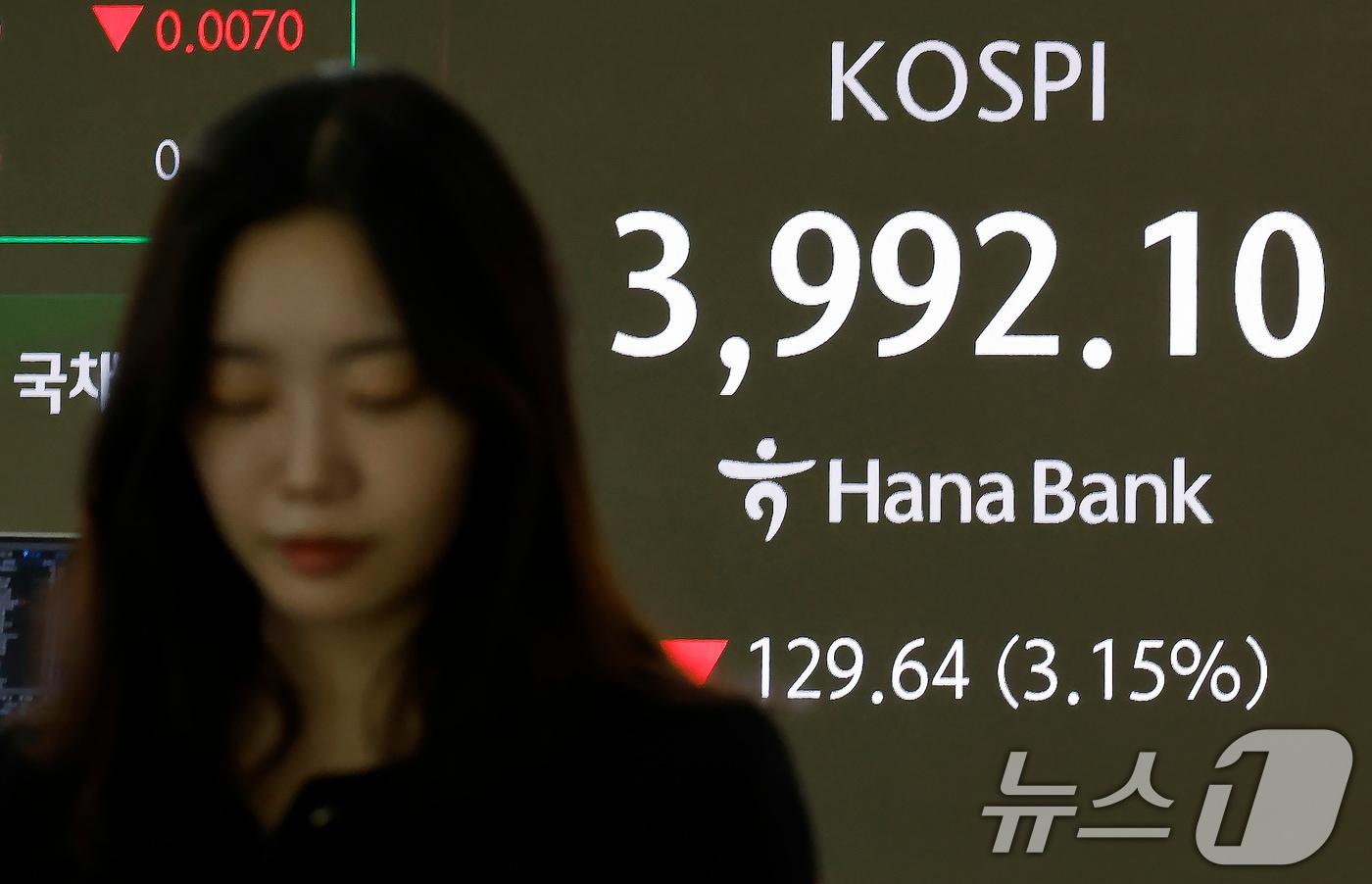 5일 오전 서울 중구 하나은행 딜링룸에 코스피 시황이 표시되고 있다. 이날 코스피는 66.27p 하락하며 출발해 장중 4000선이 붕괴됐다. 2025.11.5/뉴스1 ⓒ News1 박정호 기자