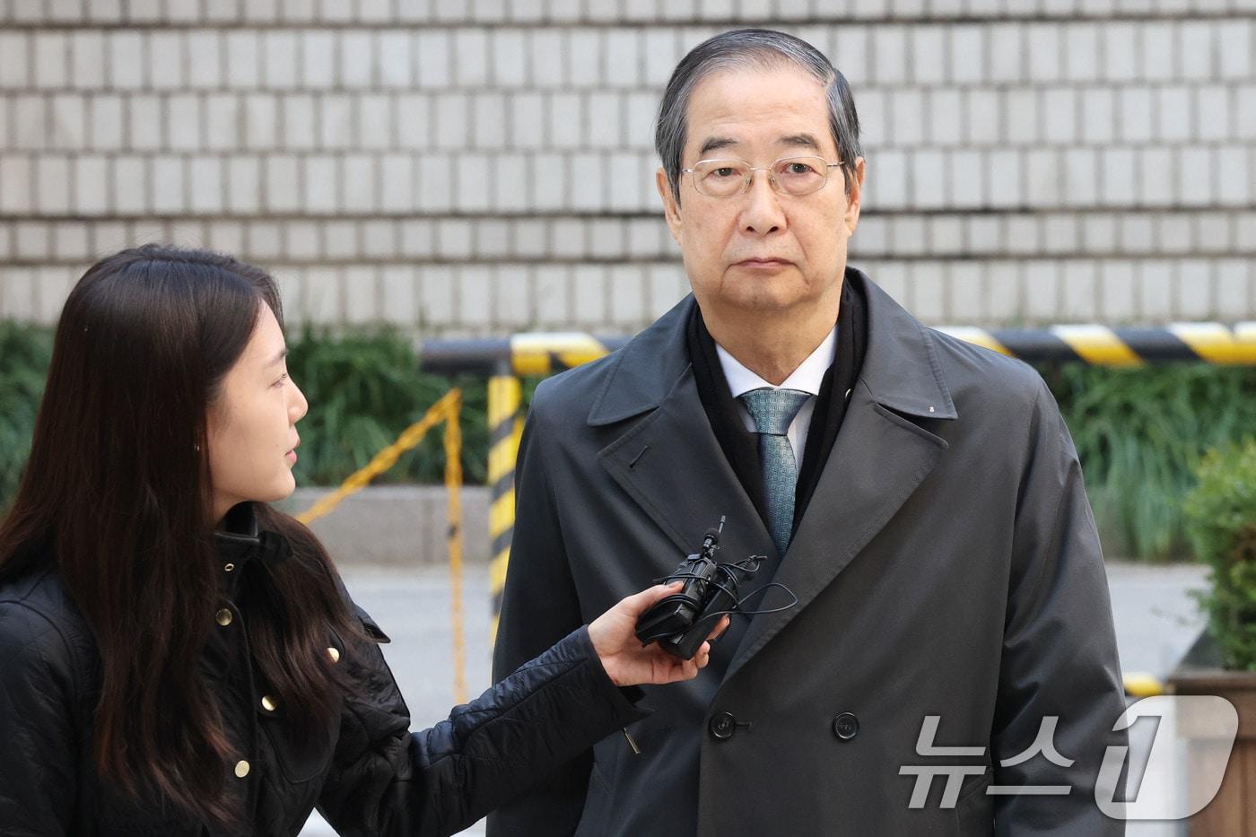 한덕수 전 국무총리가 5일 오전 서울 서초구 서울중앙지방법원에서 열린 내란 우두머리 방조 및 위증 등 혐의 재판에 출석하고 있다. 2025.11.5/뉴스1 ⓒ News1 이광호 기자