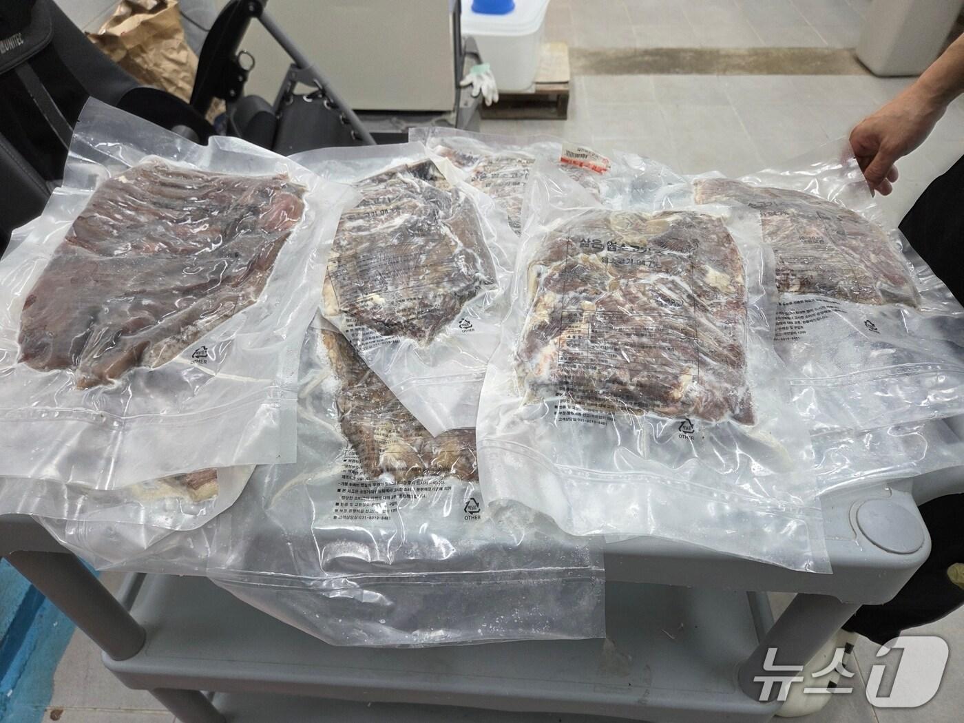 본문 이미지 - 제조일자가 표시되지 않은 염소고기&#40;경남도 특사경 제공. 재판매 및 DB금지&#41;