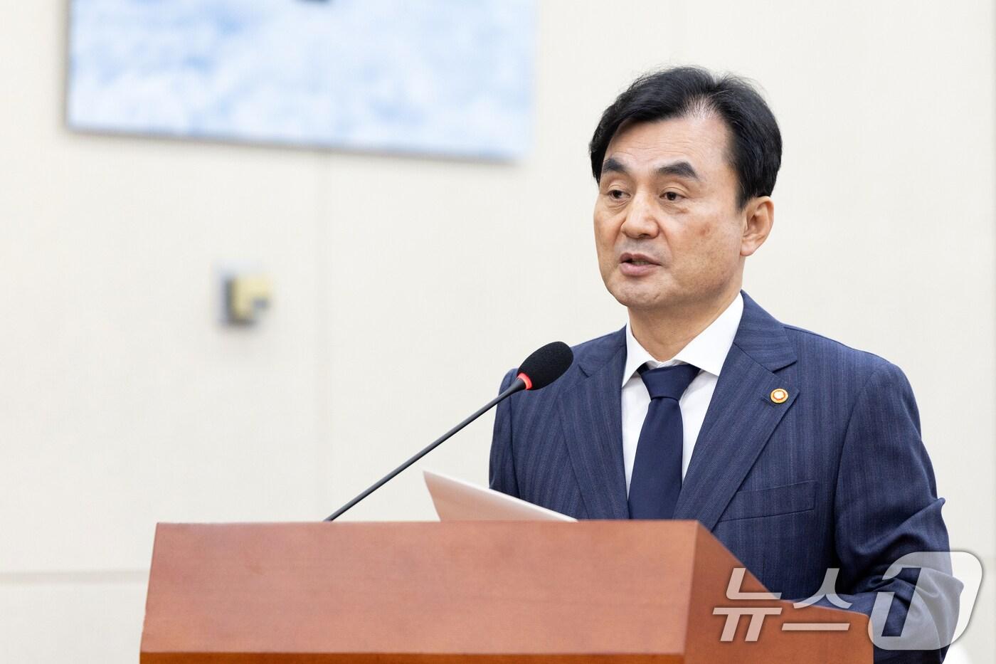 안규백 국방부 장관이 5일 서울 여의도 국회에서 열린 제429회국회&#40;정기회&#41; 국방위원회 제6차 전체회의에서 2026년도 예산안 제안설명을 하고 있다. 2025.11.5/뉴스1 ⓒ News1 이승배 기자
