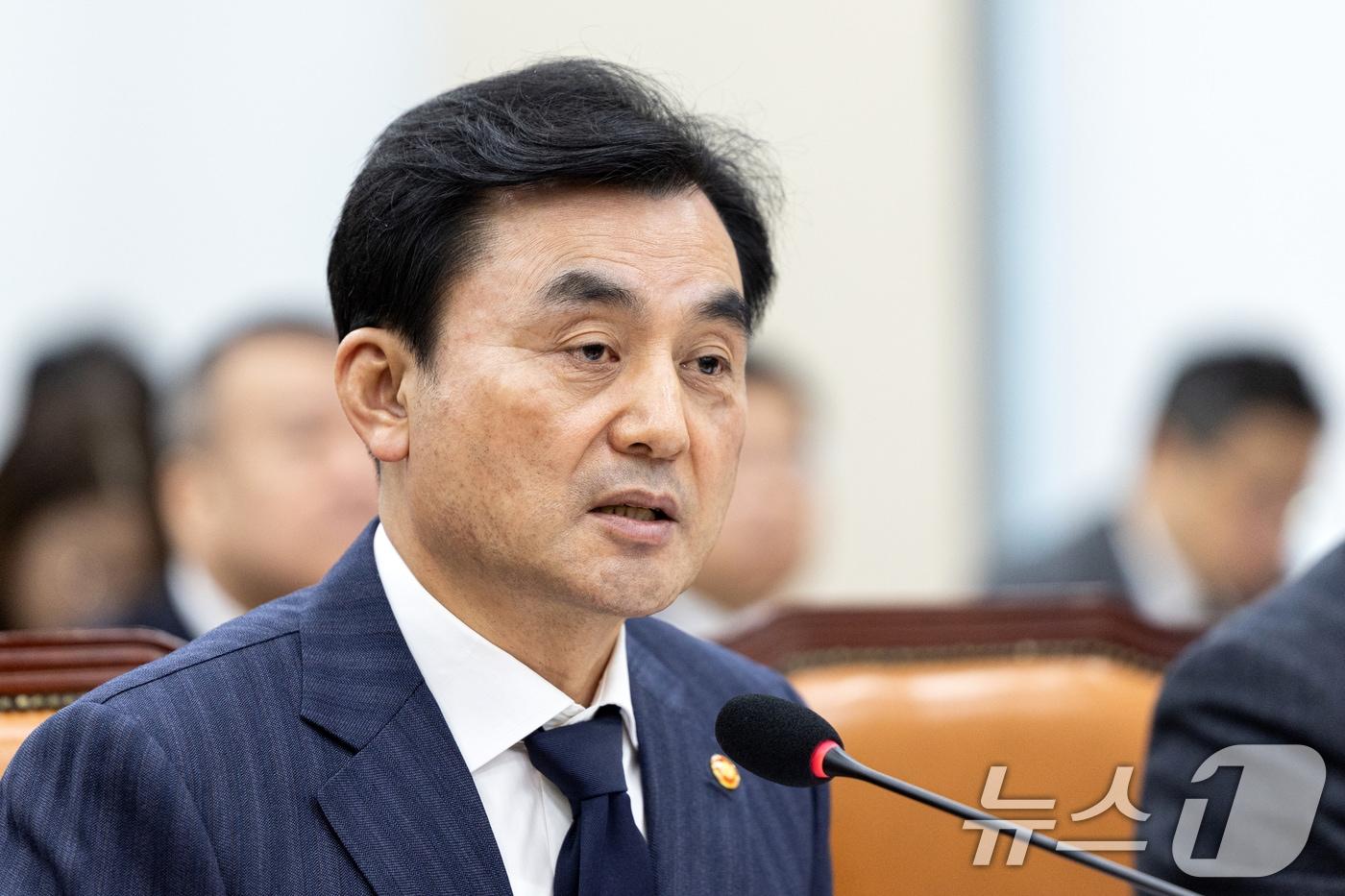 안규백 국방부 장관이 5일 서울 여의도 국회에서 열린 제429회국회(정기회) 국방위원회 제6차 전체회의에서 의원 질의에 답변하고 있다. 2025.11.5/뉴스1 ⓒ News1 이승배 기자