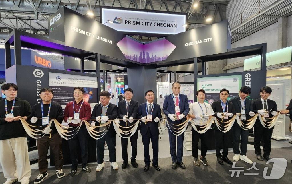 본문 이미지 - 스페인 바르셀로나에서 열린 SCEWC에 개관한 &#39;천안관&#39;.&#40;천안시청 제공. 재판매 및 DB금지&#41;