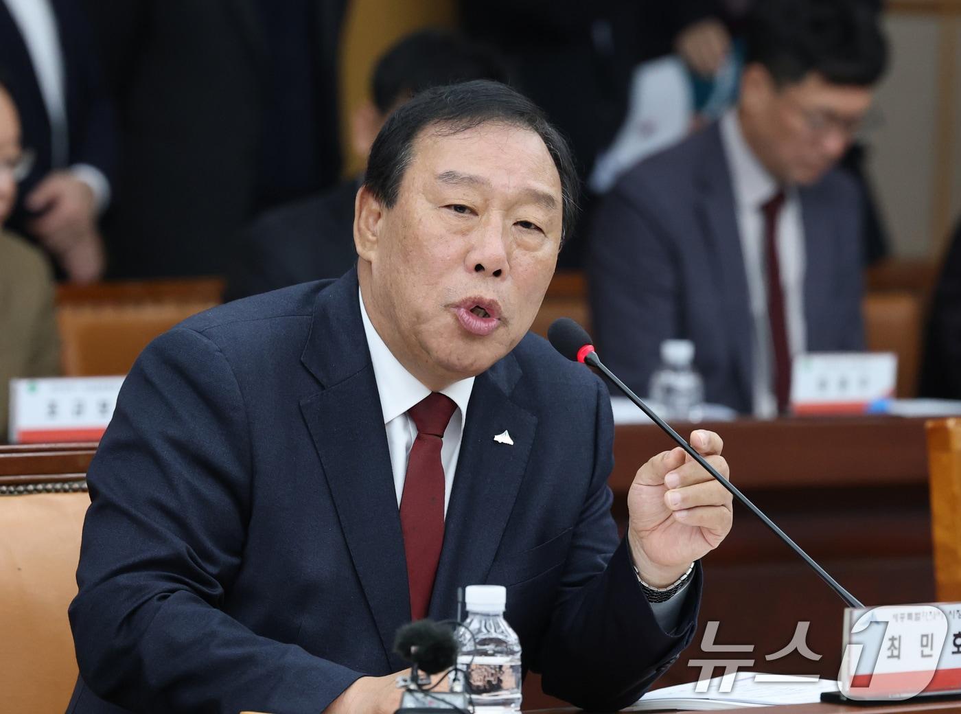 본문 이미지 - 최민호 세종시장이 5일 대전시청에서 열린 국민의힘 충청권 지역민생 예산정책협의회에 참석해 발언하고 있다. 2025.11.5/뉴스1 ⓒ News1 김기태 기자