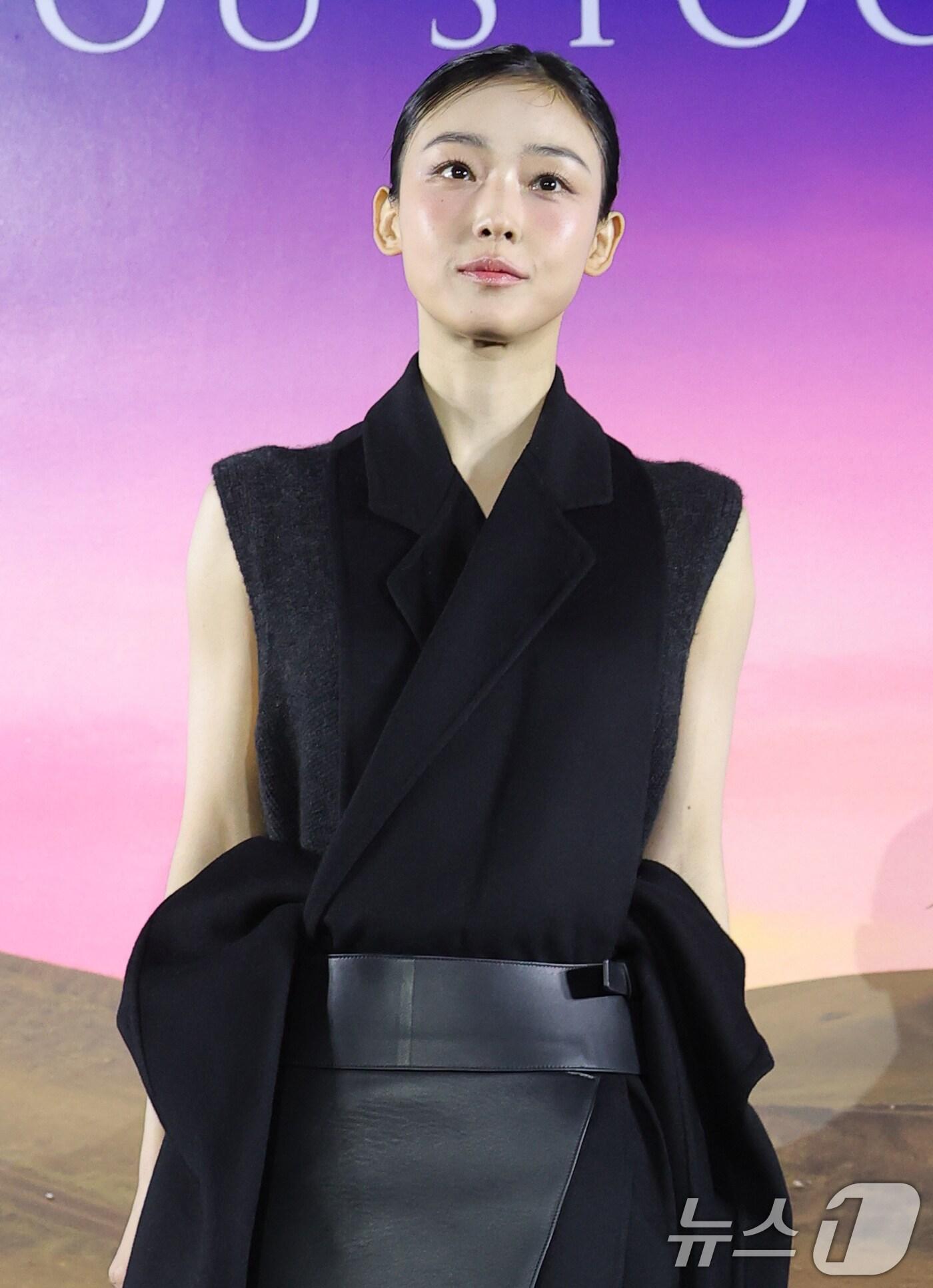 본문 이미지 - 배우 전소니가 5일 오전 서울 용산구 CGV용산아이파크몰에서 열린 넷플릭스 시리즈 ‘당신이 죽였다’ 제작발표회에 참석해 포즈를 취하고 있다. ‘당신이 죽였다’는 죽거나 죽이지 않으면 벗어날 수 없는 현실 앞에서 살인을 결심한 두 여자가 예상치 못한 사건에 휘말리며 벌어지는 이야기다. 2025.11.5/뉴스1 ⓒ News1 권현진 기자