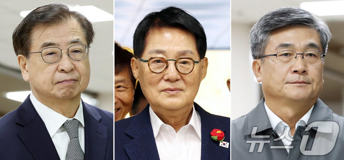 서훈 전 국가안보실장&#40;왼쪽부터&#41;, 박지원 전 국정원장, 서욱 전 국방부 장관이 5일 오전 서울 서초구 서울중앙지방법원에서 열린 ‘서해 공무원 피격 은폐 의혹’ 결심 공판에 출석하고 있다. 2025.11.5/뉴스1 ⓒ News1 김명섭 기자