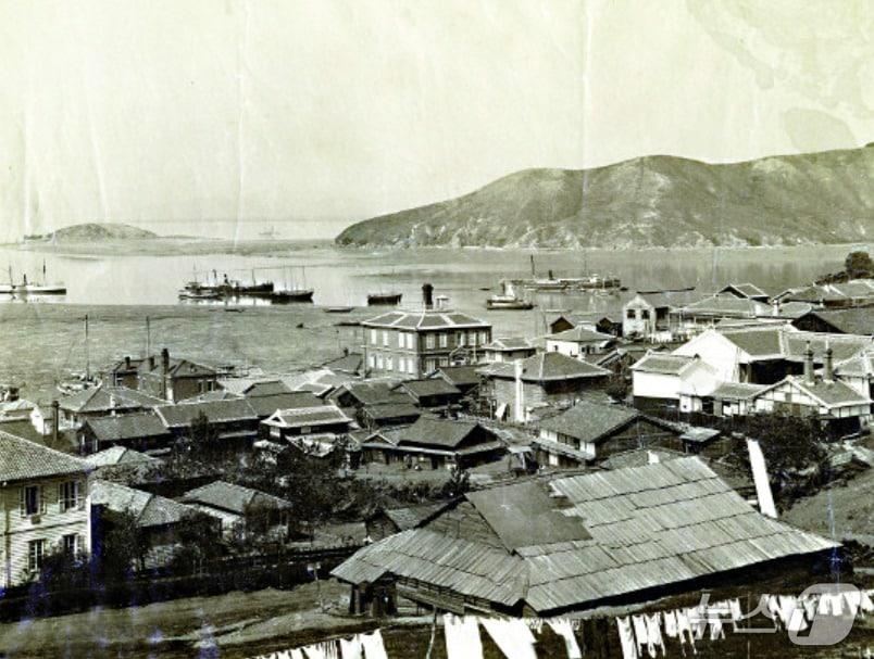 본문 이미지 - 1880년대 제물포항 &#40;인천문화재단 제공.재판매 및 DB금지&#41;
