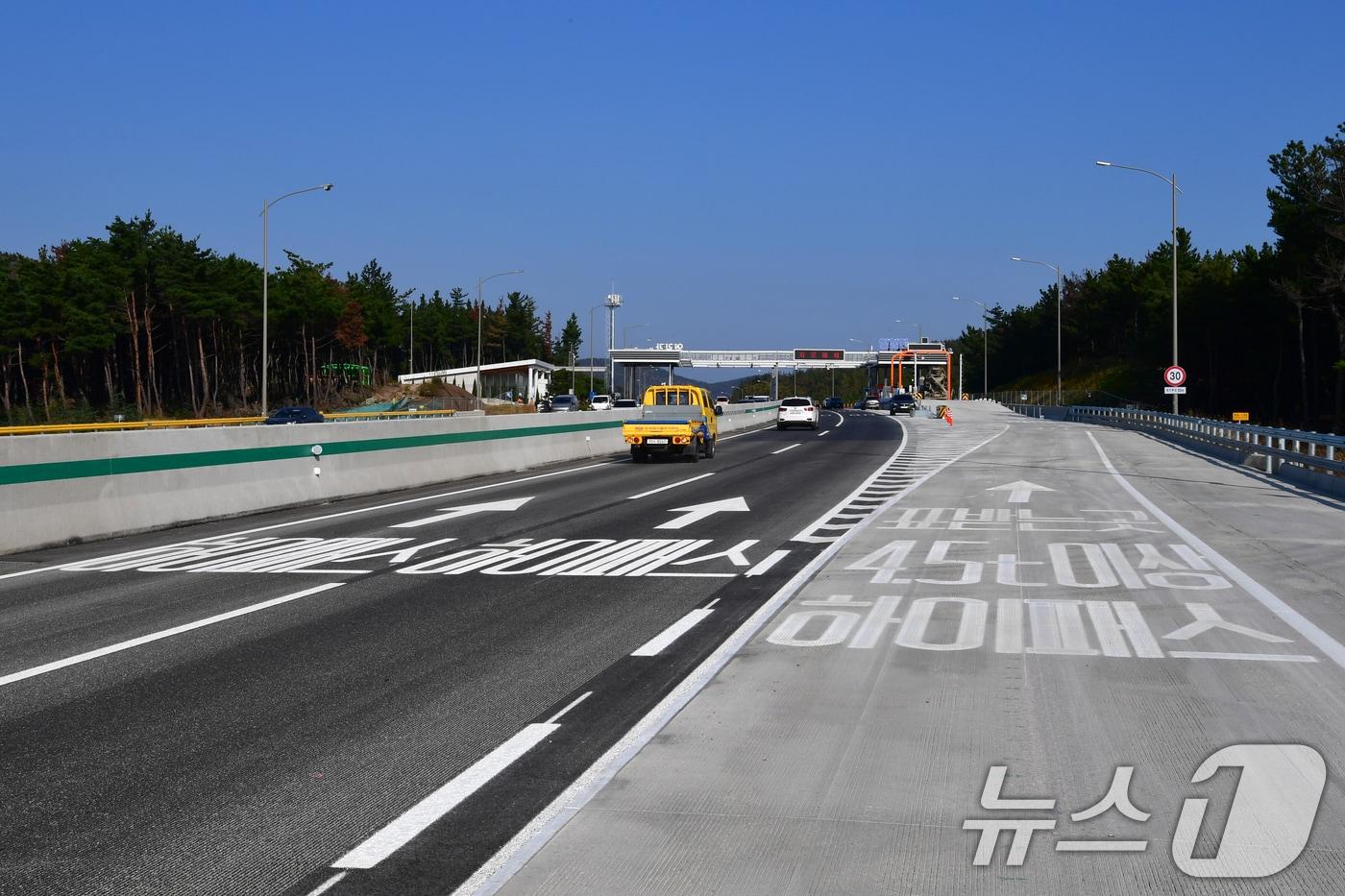 경북 포항~영덕간 동해안고소도로. 사진은 기사와 무관함/뉴스1 ⓒ News1 최창호 기자