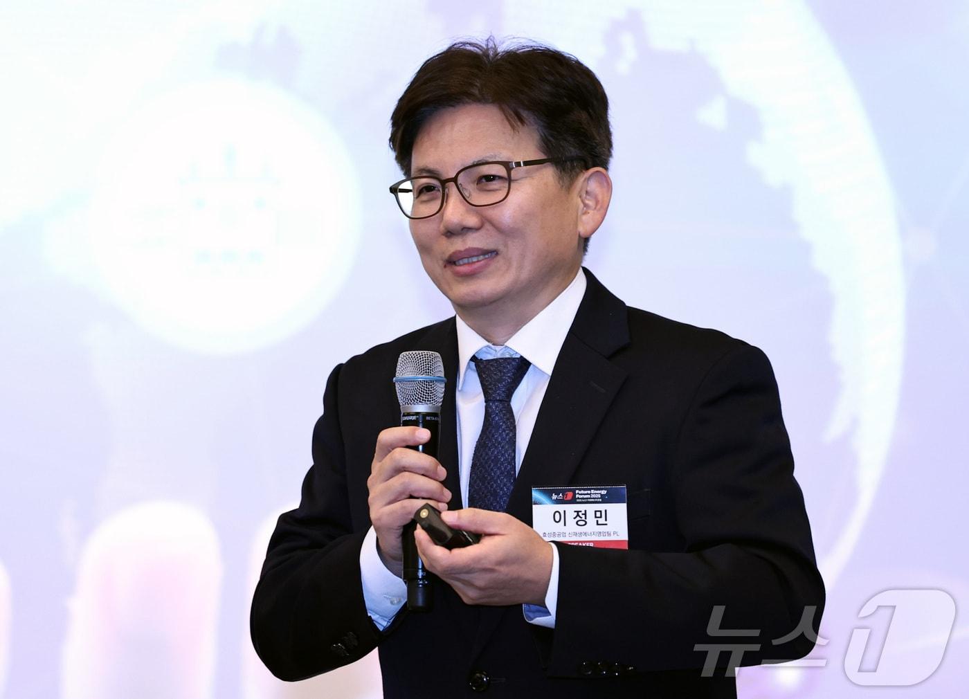 본문 이미지 - 이정민 효성중공업 신재생에너지영업팀 PL이 5일 오후 서울 용산구 나인트리 프리미어 로카우스 호텔 용산에서 열린 &#39;2025 뉴스1 미래에너지포럼&#39;&#40;NFEF 2025&#41;에서 재생에너지 대전환 기후테크 신기술 사례를 발표하고 있다. 2025.11.5/뉴스1 ⓒ News1 구윤성 기자