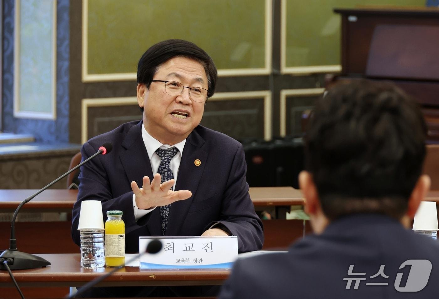 최교진 교육부 장관이 5일 오전 서울 서초구 소재 한국교원단체총연합회&#40;교총&#41; 본관에서 발언하고 있다.&#40;교육부 제공&#41;