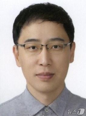 본문 이미지 - 경기 수원시 권선구 종합민원과 소속 김성철 주무관. &#40;수원시 제공. 재판매 및 DB 금지&#41; 2025.11.5/뉴스1 