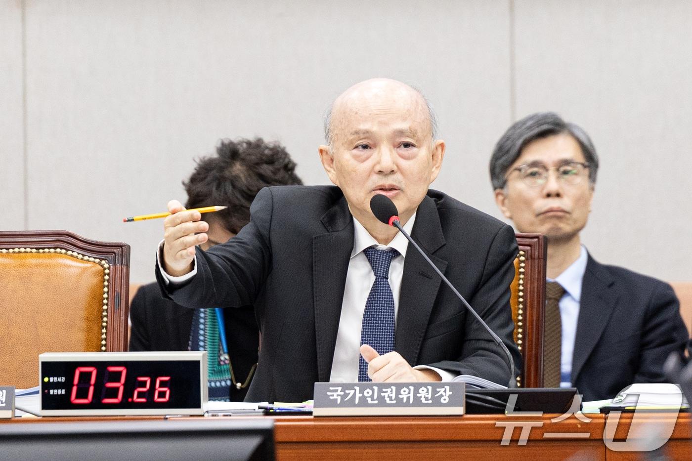 안창호 국가인권위원장이 5일 서울 여의도 국회 운영위원회에서 열린 국가인권위원회에 대한 국정감사에 출석해 의원 질의에 답변하고 있다. 2025.11.5/뉴스1 ⓒ News1 이승배 기자