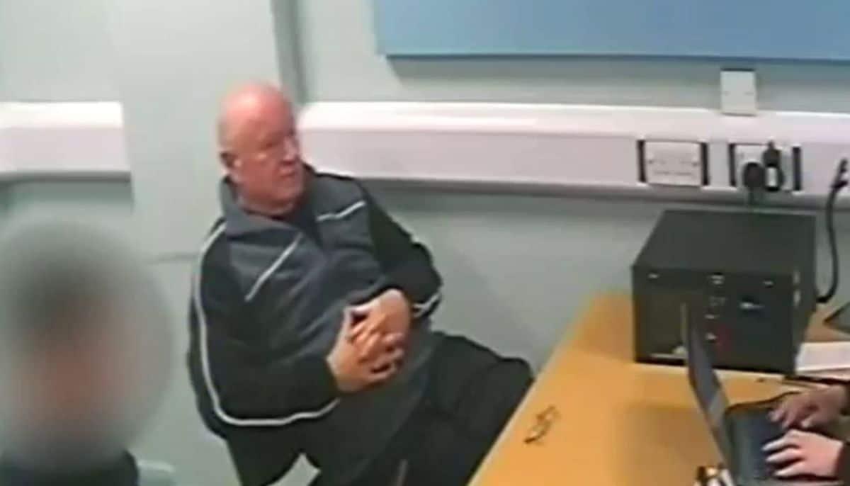 본문 이미지 - 아동 성범죄 혐의로 징역 17년형을 선고받은 닐 포든.  (더 미러 갈무리)