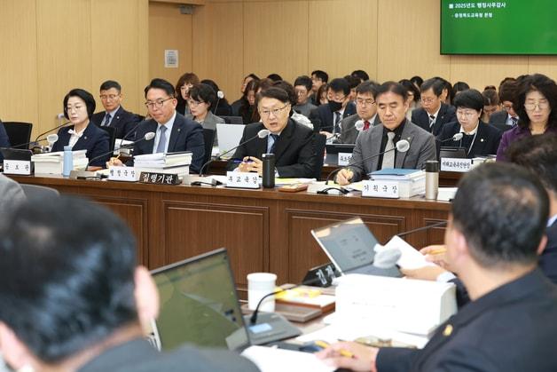 본문 이미지 - 충북도의회 교육위원회 행정사무감사.&#40;충북도의회 제공. 재판매 및 DB금지&#41;/뉴스1