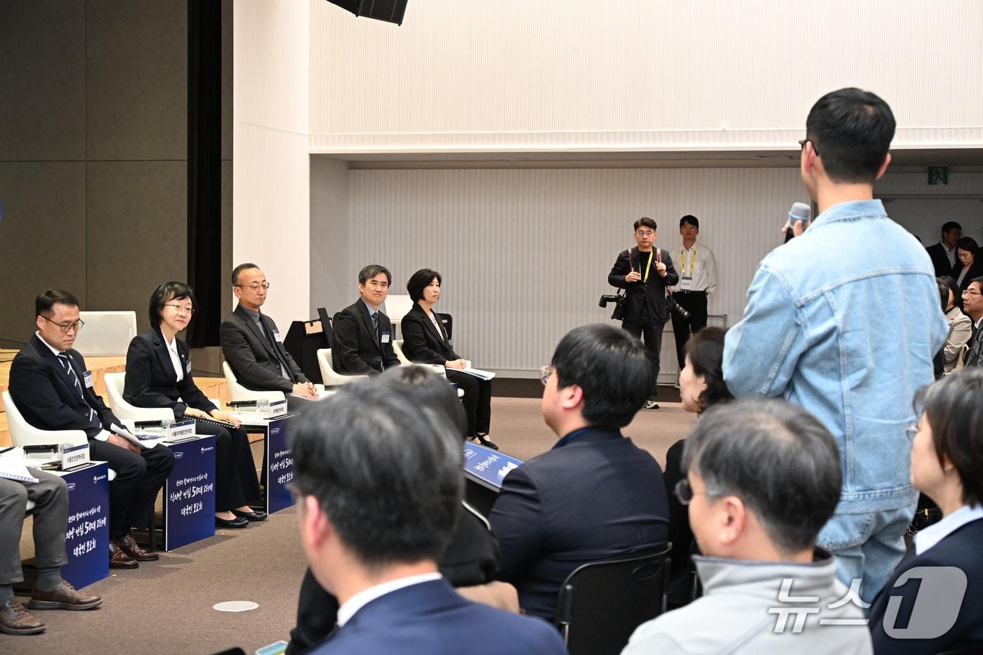 5일 서울 동작구 서울시여성가족재단에서 열린 &#39;식의약 안심 50대 과제 대국민보고회&#39;&#40;식약처 제공&#41; 2025.11.5/뉴스1