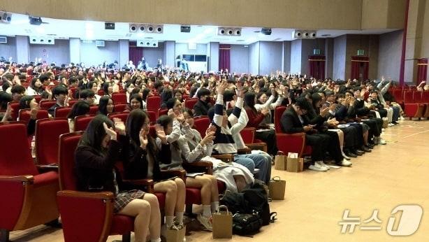 본문 이미지 - 5일 전주학생교육문화관 대공연장에서 ‘2025 전북학생자치 페스타’가 개최됐다.&#40;전북교육청 제공, 재판매 및 DB 금지&#41;/뉴스1