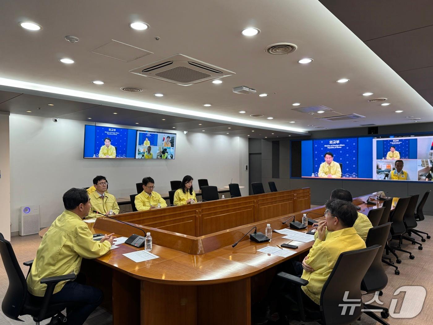 본문 이미지 - 외교부 본부와 아프리카 3개 공관 간 합동 상황점검회의.&#40;외교부 제공&#41;