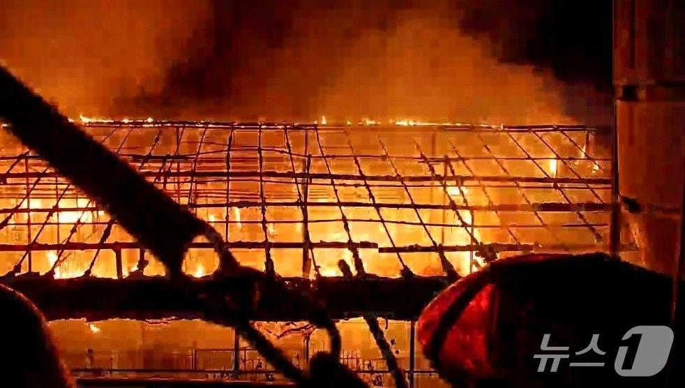 본문 이미지 - 화재 현장. (경기도소방재난본부 제공. 재판매 및 DB 금지) 2025.11.6/뉴스1