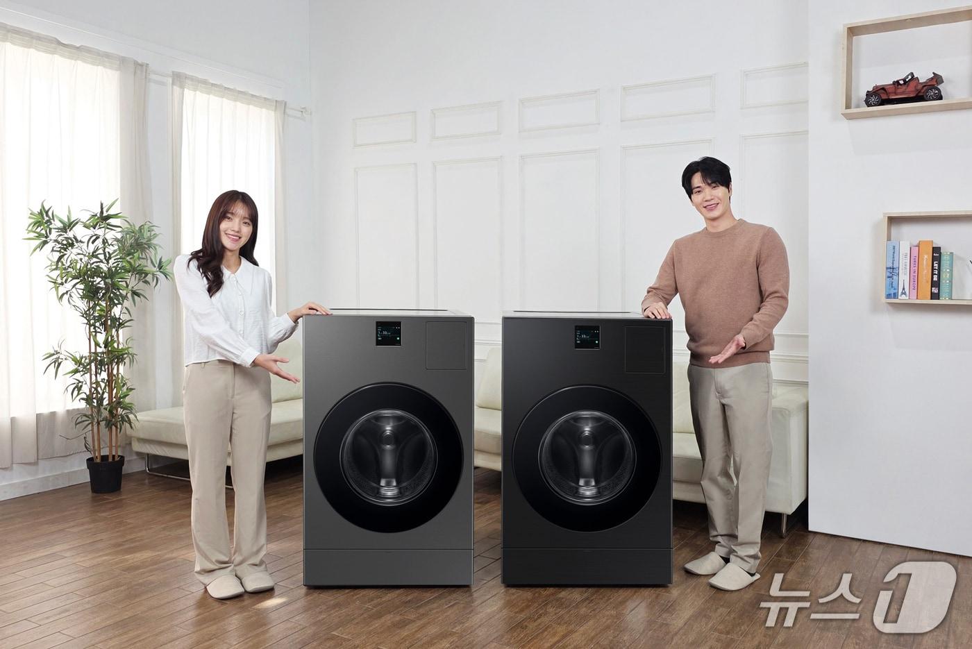 삼성전자 모델이 &#39;비스포크 AI 콤보&#39; 신규 색상 신제품을 소개하고 있다.&#40;사진제공 = 삼성전자&#41; 