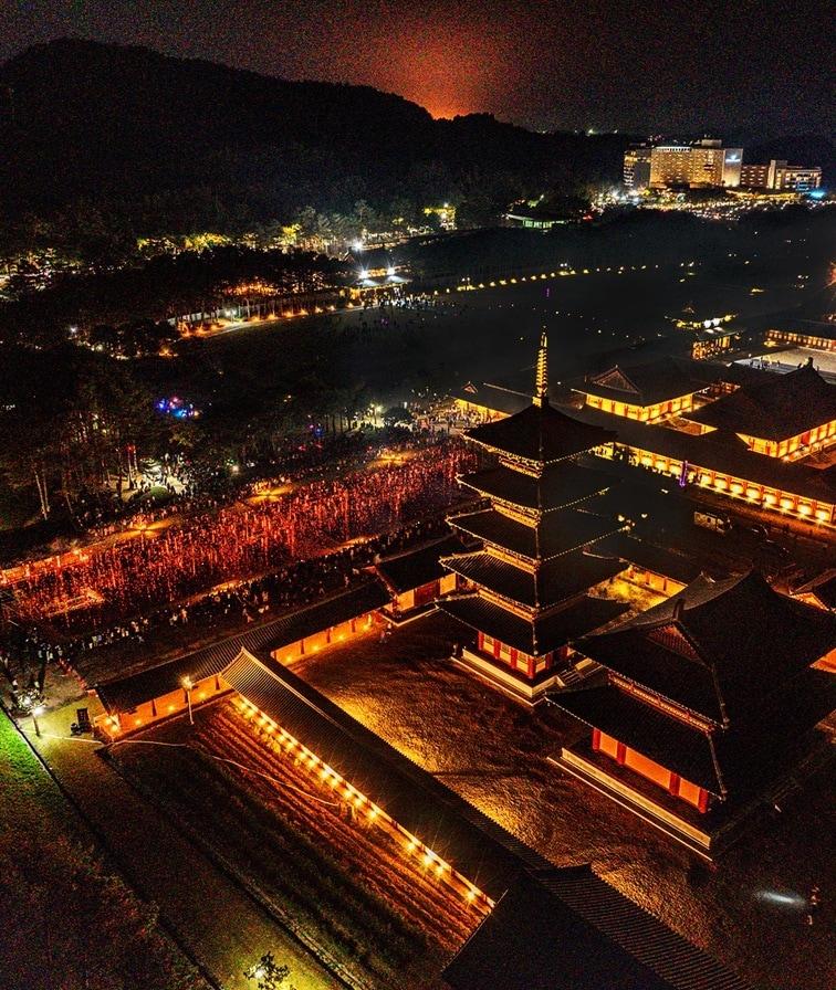 본문 이미지 - 백제문화단지 제2회 낙화놀이.&#40;롯데호텔앤리조트 제공&#41;.  