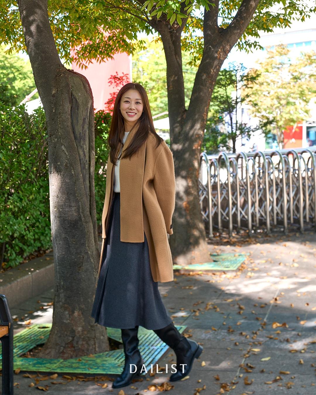 본문 이미지 - 데일리스트&#40;DAILIST&#41;가 빠르게 찾아온 겨울 시즌에 맞춰 배우 장신영과 함께 고급스러운 &#39;겨울 코트 데일리룩&#39;을 6일 선보였다..&#40;데일리스트제공&#41;