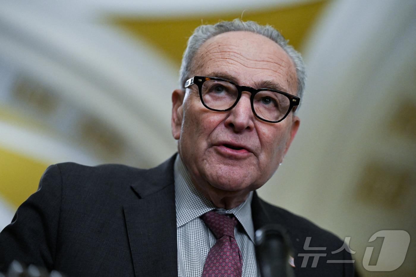 척 슈머 상원 민주당 원내대표가 4일&#40;현지시간&#41; 미국 워싱턴DC 국회의사당에서 주간 정책 오찬 후 기자회견을 갖고 있다. 2025.11.4 ⓒ 로이터=뉴스1 ⓒ News1 김경민 기자