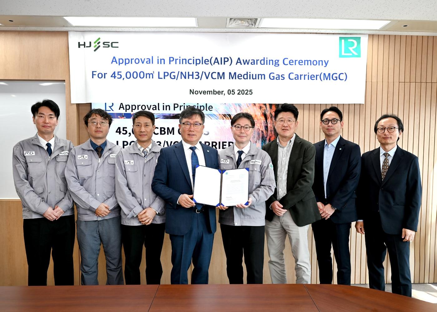 본문 이미지 - HJ중공업이 영국 로이드선급&#40;LR&#41;으로부터 4만5000㎥급 중형 액화석유가스&#40;LPG&#41;·암모니아 운반선 기본설계승인을 획득했다고 6일 밝혔다. &#40;HJ중공업 제공&#41;