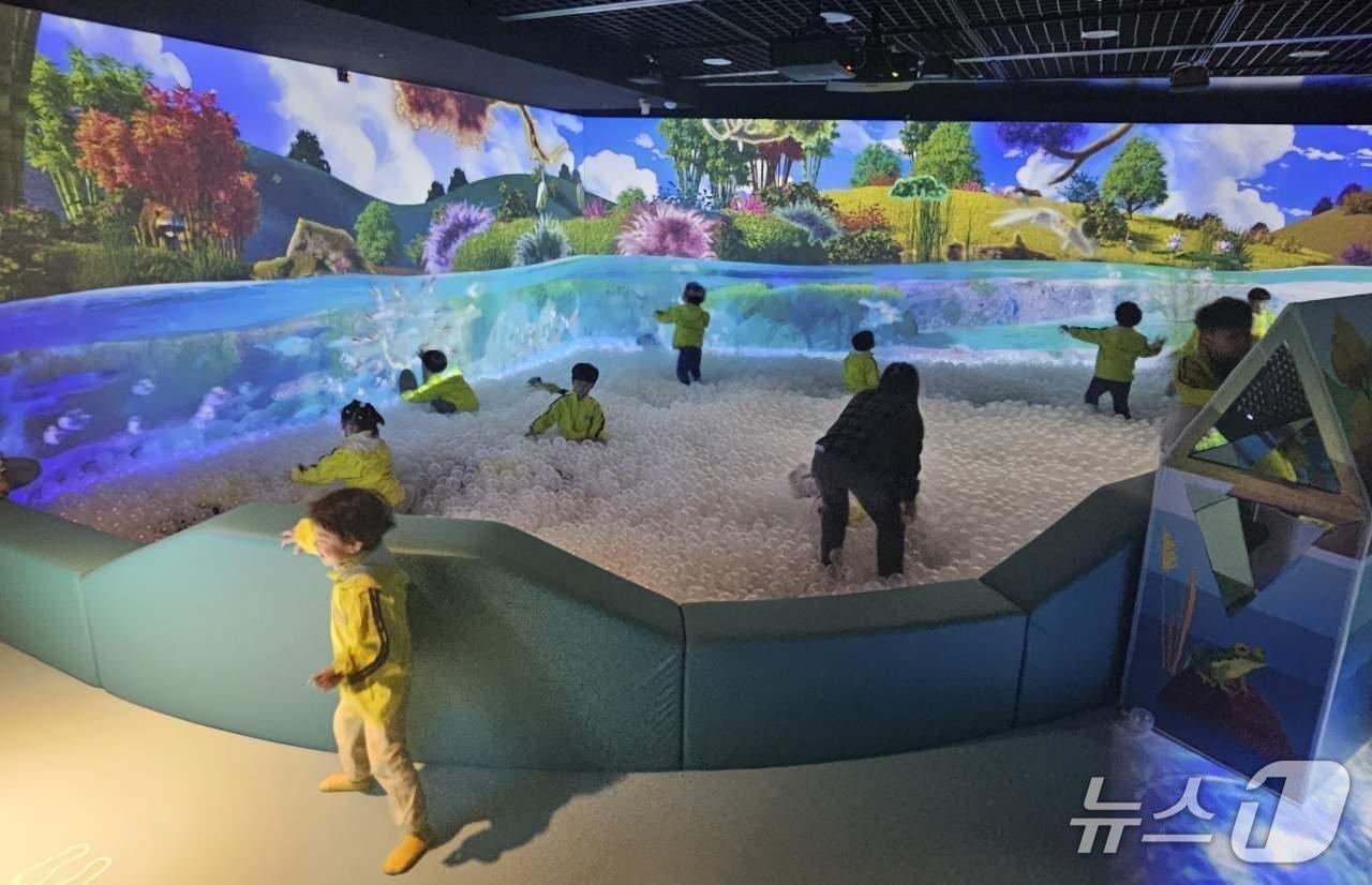 본문 이미지 - 태화강생태관 미디어아트 신규 전시공간 ‘물빛놀이터’. &#40;울주군 제공. 재판매 및 DB 금지&#41; /뉴스1