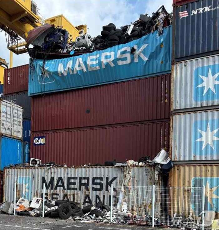 본문 이미지 - 인천신항 컨테이너 폭발 사고 현장 &#40;허종식 의원 제공.재판매 및 DB금지&#41;