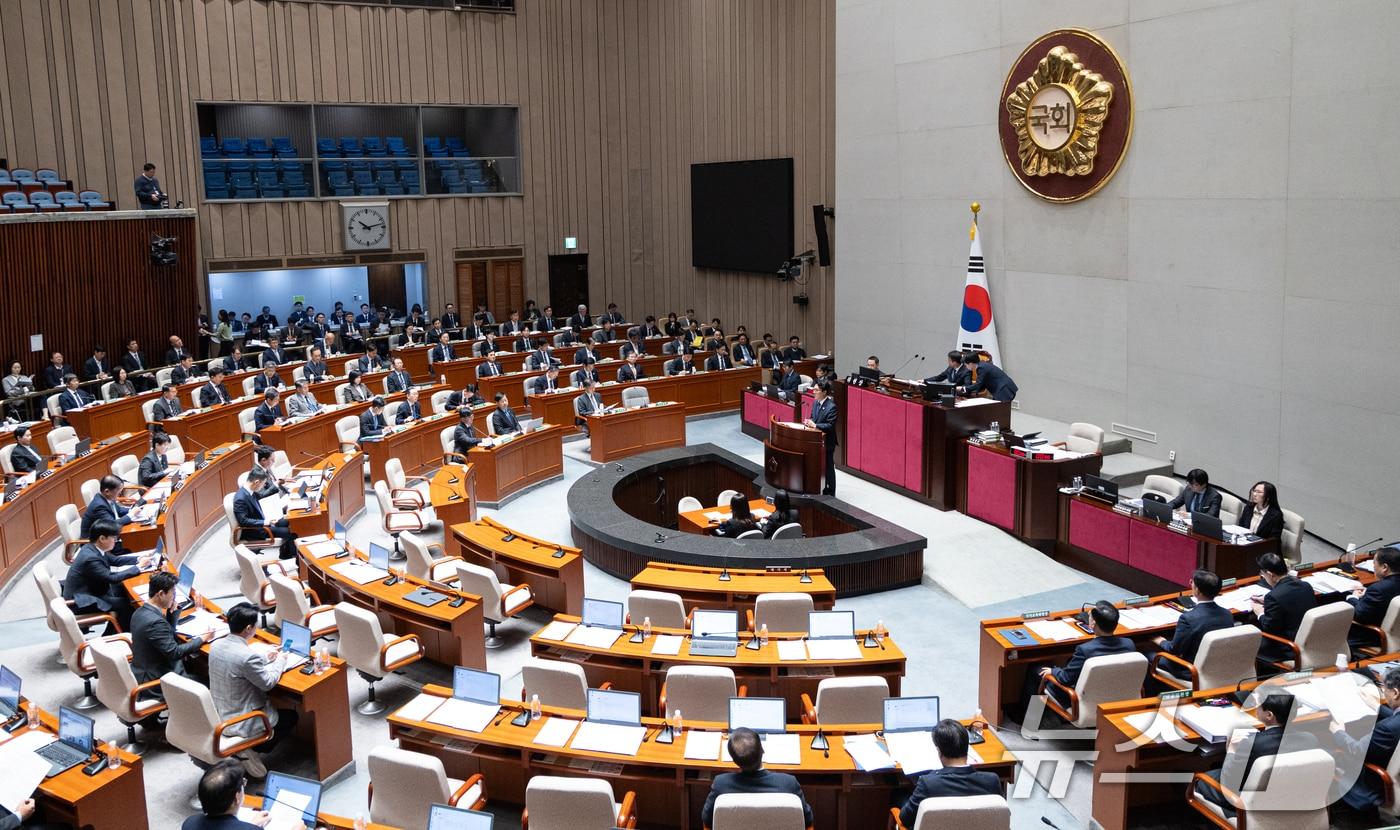 김민석 국무총리가 6일 서울 여의도 국회에서 열린 제429회국회&#40;정기회&#41; 예산결산특별위원회 제3차 전체회의에서 인사말하고 있다. 2025.11.6/뉴스1 ⓒ News1 이승배 기자