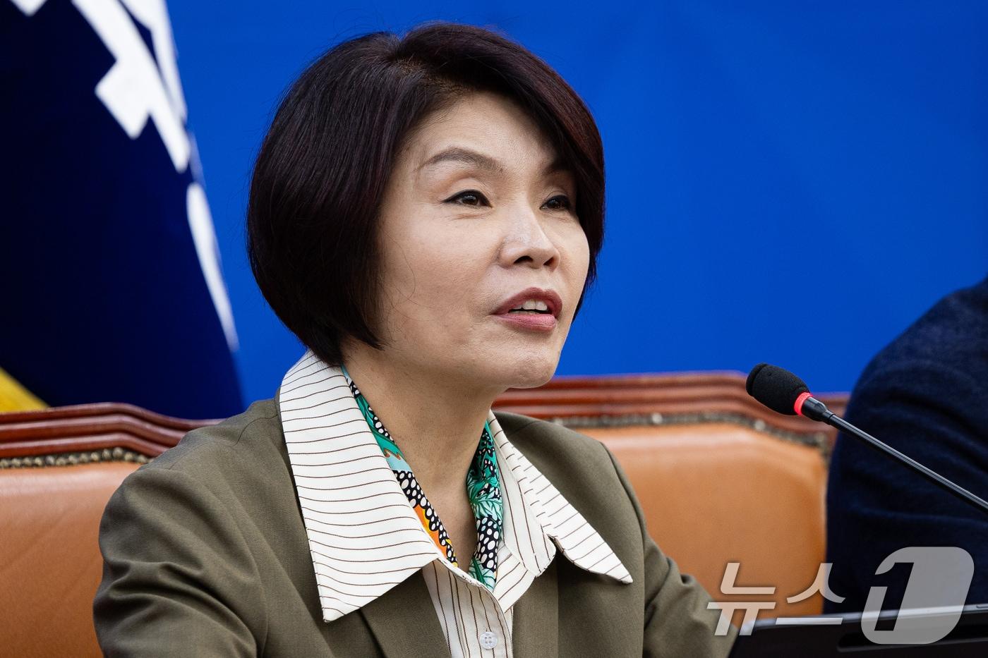 한정애 더불어민주당 정책위의장이 6일 서울 여의도 국회에서 열린 정책조정회의에서 모두 발언을 하고 있다. 2025.11.6/뉴스1 ⓒ News1 유승관 기자