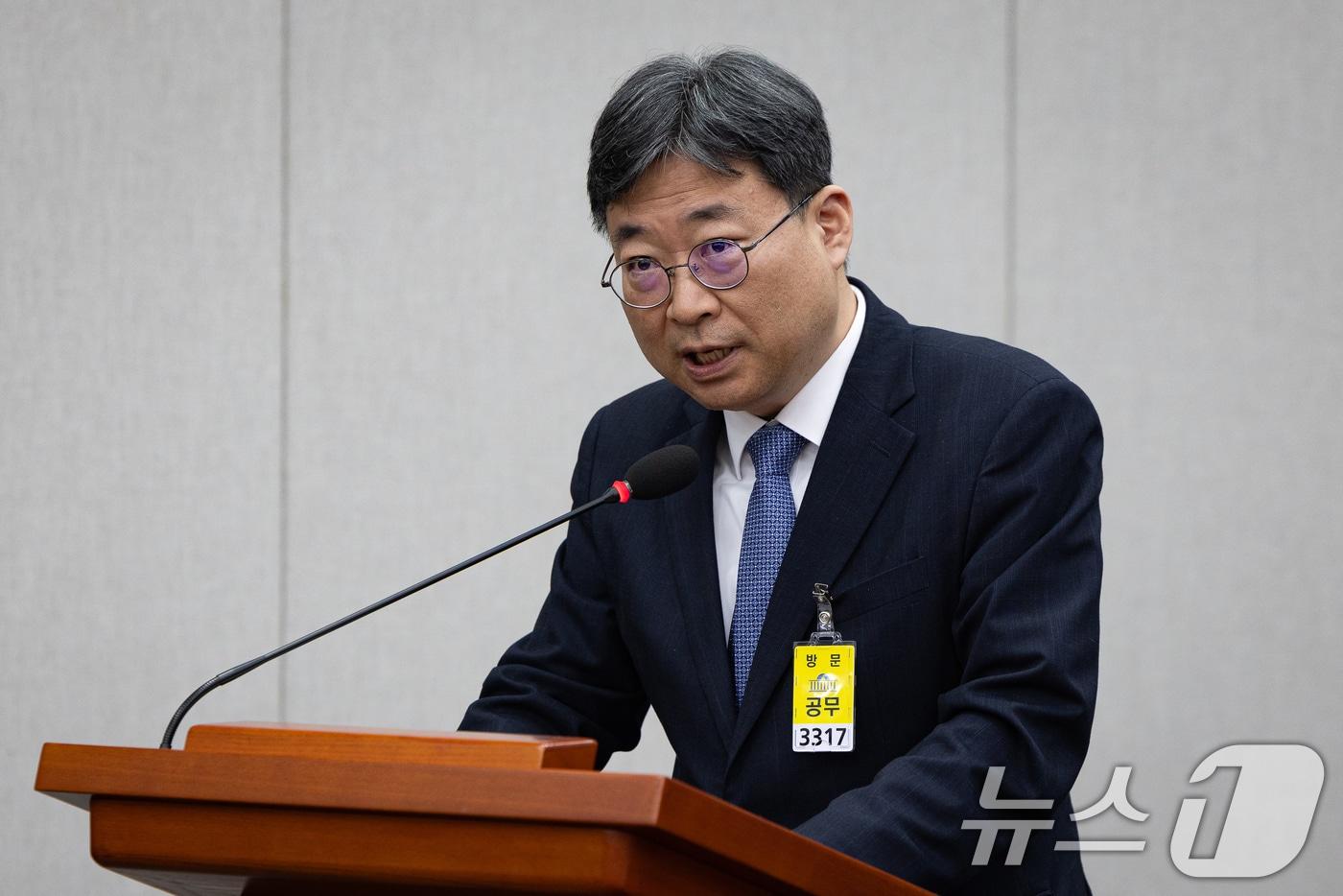 본문 이미지 - 하준경 대통령비서실 신임 정책실장이 지난해 11월 서울 여의도 국회에서 열린 국회운영위원회의 대통령비서실 등에 대한 국정감사에서 업무보고를 하고 있다. 2025.11.6 ⓒ 뉴스1 유승관 기자