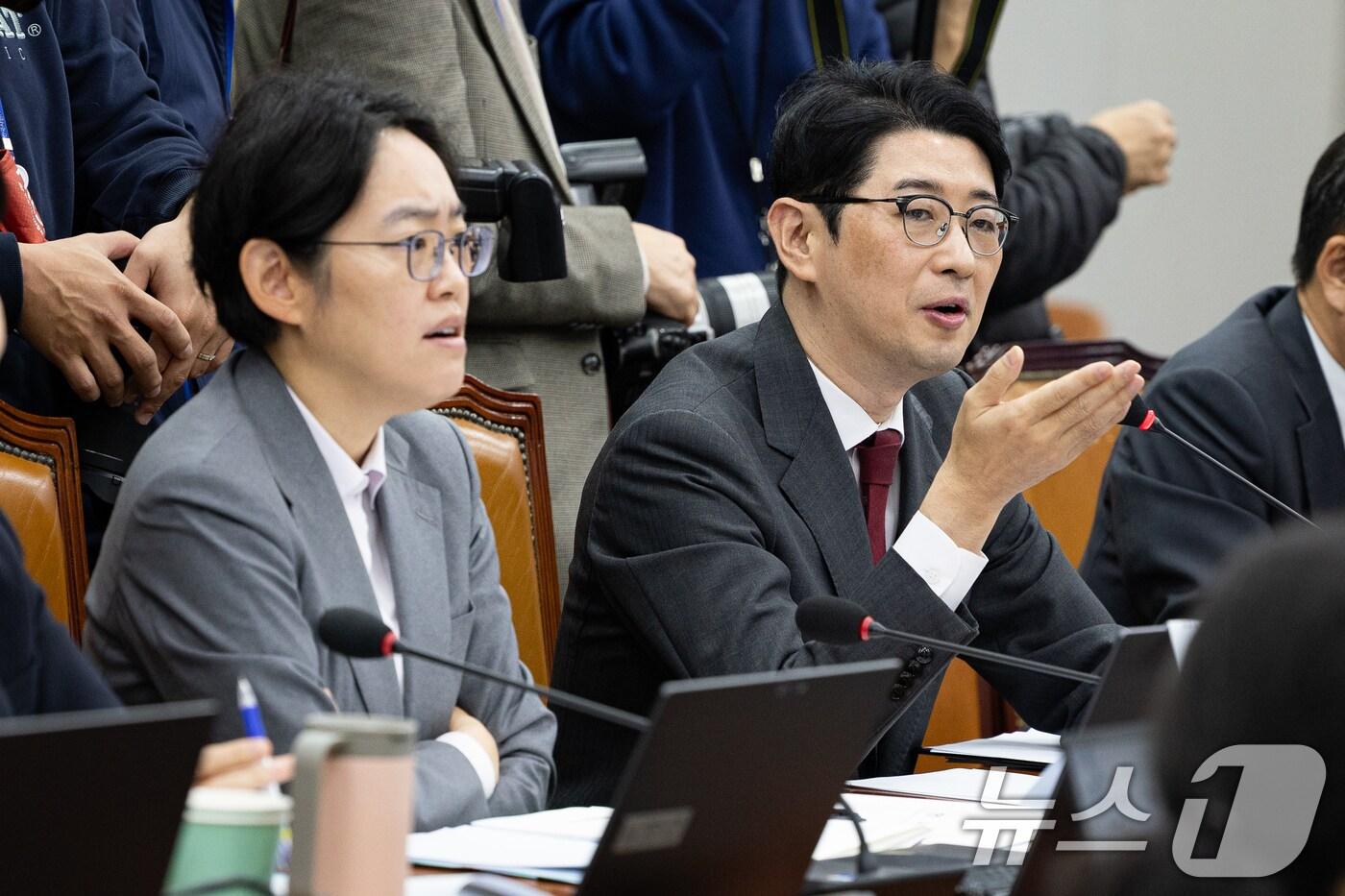 주진우 국민의힘 의원이 6일 서울 여의도 국회에서 열린 국회운영위원회의 대통령비서실 등에 대한 국정감사에서 신상발언을 하고 있다. 2025.11.6/뉴스1 ⓒ News1 유승관 기자