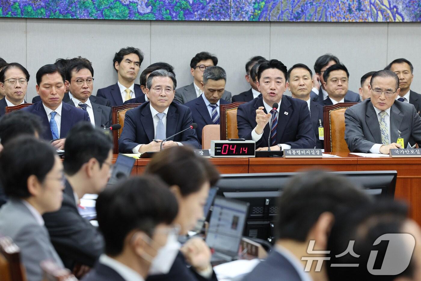 본문 이미지 - 강훈식 대통령 비서실장이 6일 서울 여의도 국회에서 열린 국회운영위원회의 대통령비서실 등에 대한 국정감사에서 의원 질의에 답변하고 있다. 2025.11.6/뉴스1 ⓒ News1 신웅수 기자