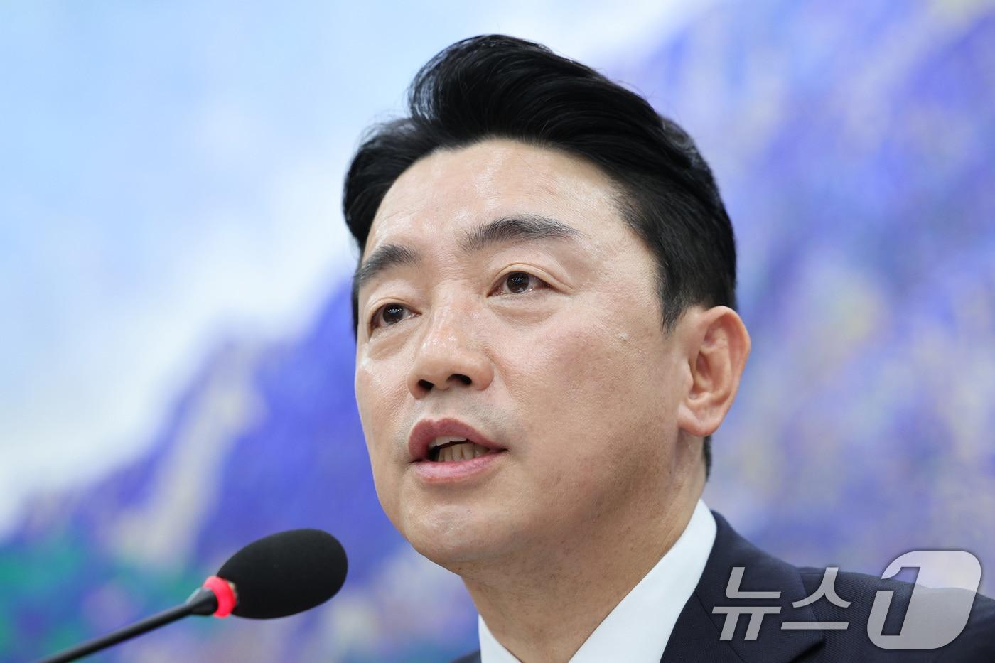 강훈식 대통령 비서실장이 6일 서울 여의도 국회에서 열린 국회 운영위원회의 대통령비서실 등에 대한 국정감사에서 의원 질의에 답변하고 있다. 2025.11.6/뉴스1 ⓒ News1 신웅수 기자