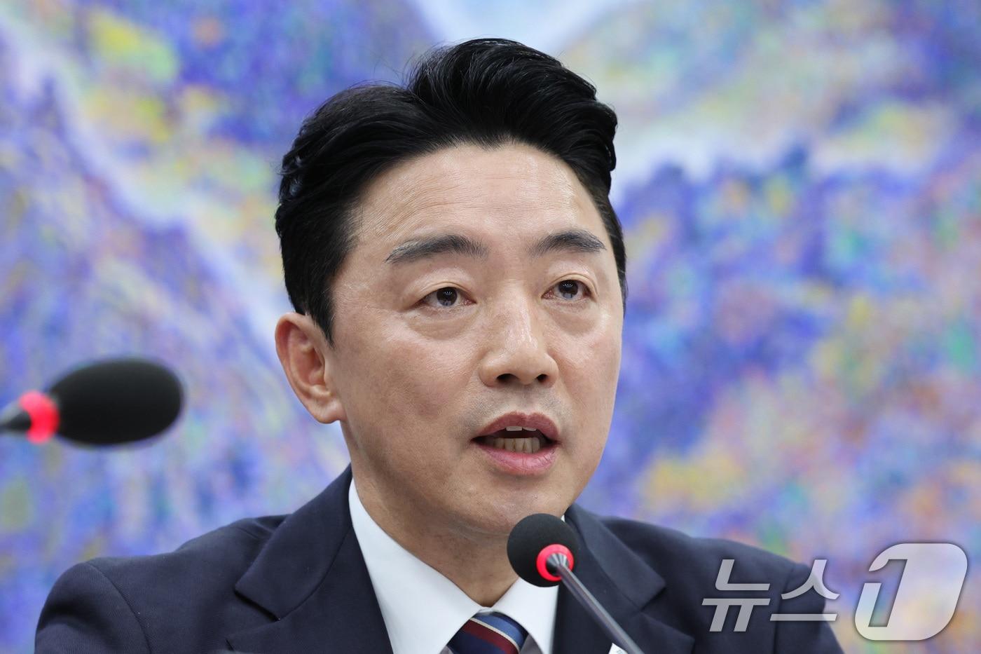 강훈식 대통령 비서실장이 지난 6일 서울 여의도 국회에서 열린 국회운영위원회의 대통령비서실 등에 대한 국정감사에서 의원 질의에 답변하고 있다. 2025.11.6/뉴스1 ⓒ News1 신웅수 기자