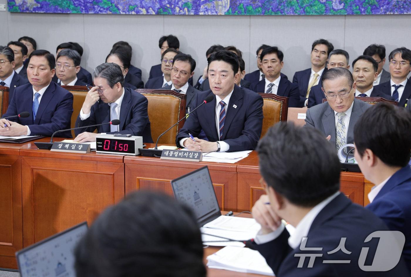 강훈식 대통령 비서실장이 6일 서울 여의도 국회에서 열린 국회운영위원회의 대통령비서실 등에 대한 국정감사에서 의원 질의에 답변하고 있다. 2025.11.6/뉴스1 ⓒ News1 신웅수 기자