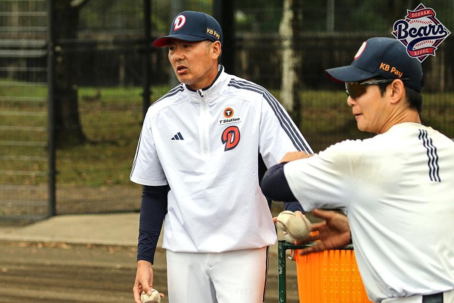 본문 이미지 - 마무리 캠프를 지휘중인 두산 김원형 감독.(두산 베어스 제공)