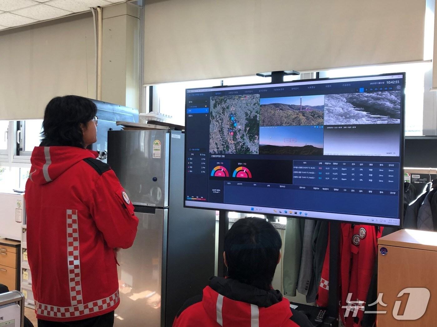 본문 이미지 - AI산불조기대응 시스템 모니터링.(광명시 제공)
