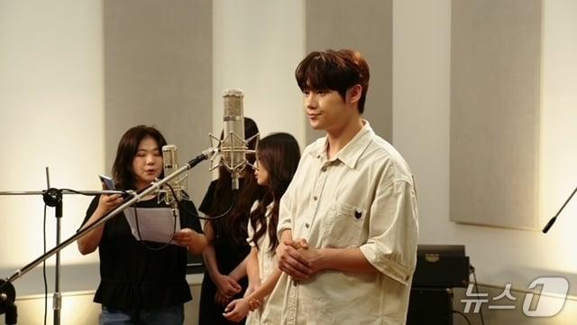 본문 이미지 - 전북 장수군 출신 트로트 가수 최재명이 군 홍보송 제작에 참여해 고향 알리기에 나섰다.&#40;장수군 제공. 재판매 및 DB금지&#41;2025.11.6/뉴스1