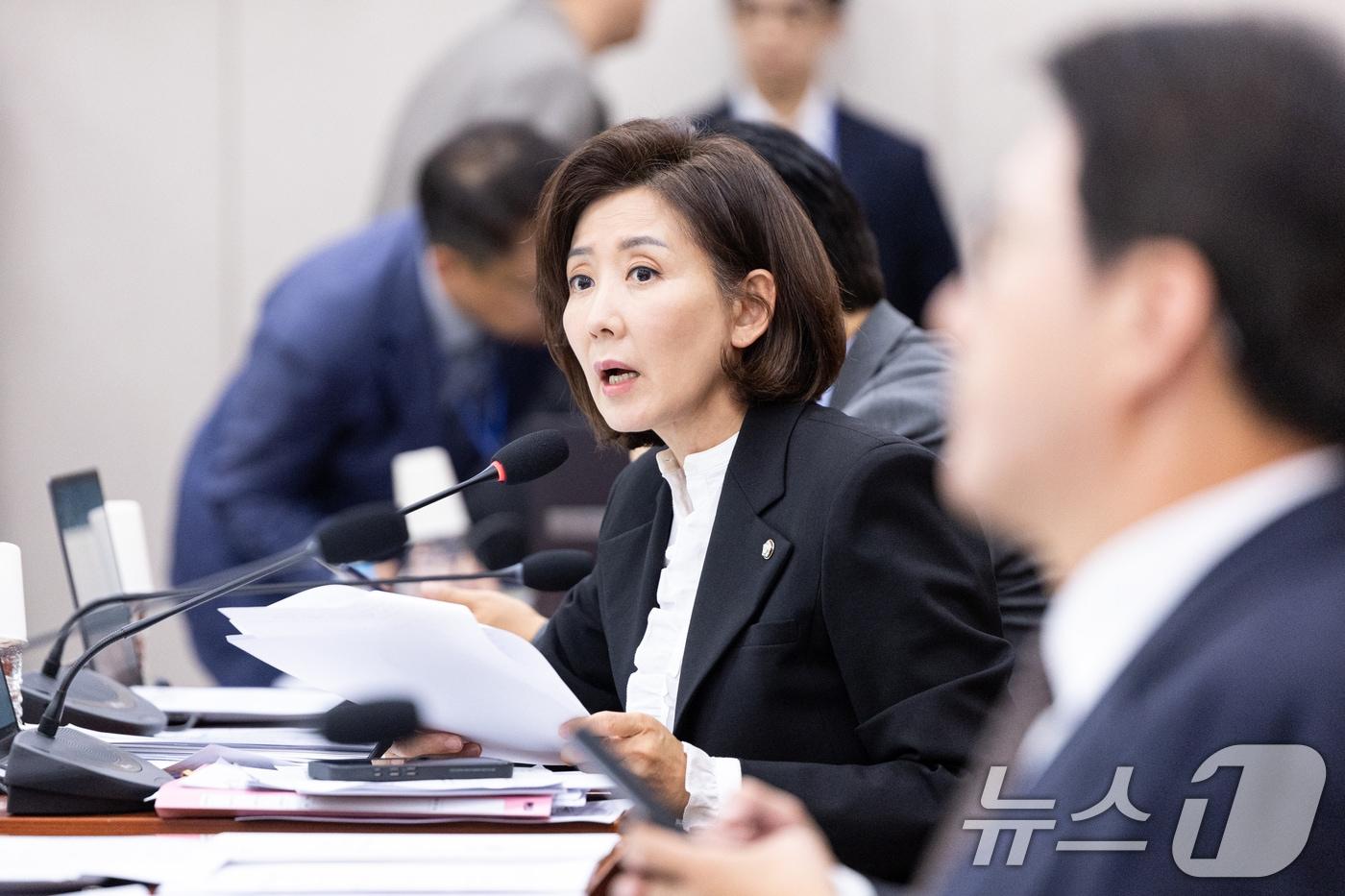 6일 서울 여의도 국회에서 열린 법제사법위원회 제429회국회&#40;정기회&#41; 제12차 전체회의에서 나경원 국민의힘 의원이 질의하고 있다. 2025.11.6/뉴스1 ⓒ News1 이승배 기자