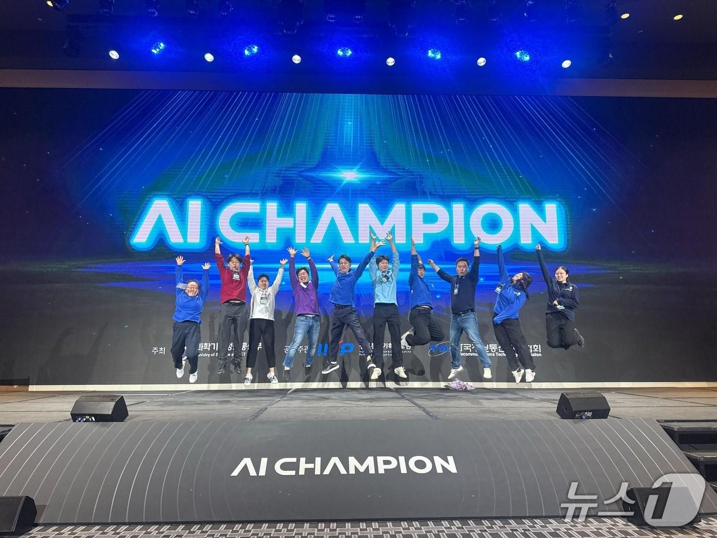 본문 이미지 - &#39;2025 AI 챔피언 대회&#39;에서 우승을 차지한 오토폰 팀&#40;KAIST 제공&#41; /뉴스1